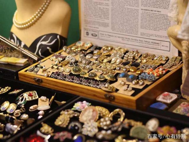 成都古著店 穿在身上的時光機，相框機配的復古魅力